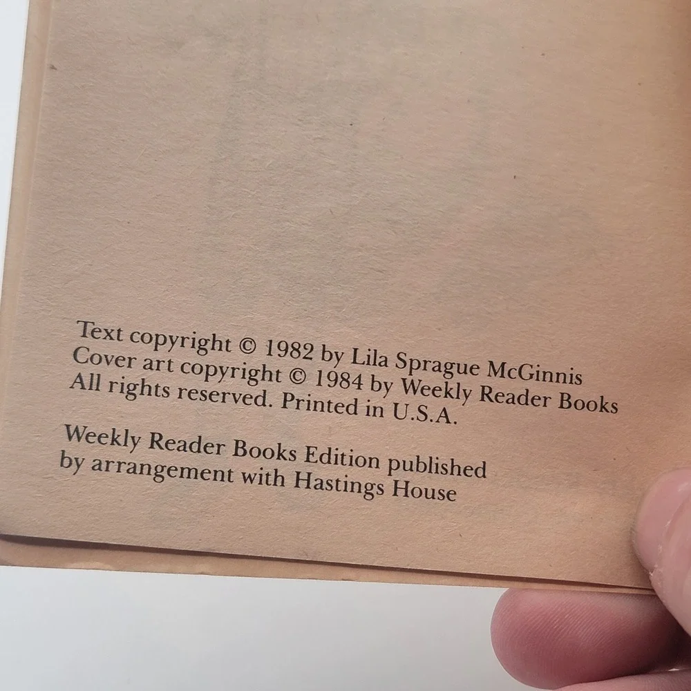 Lila‎ McGinnis The Ghost Upstairs Paperback 1984 Weekly Reader Books Good